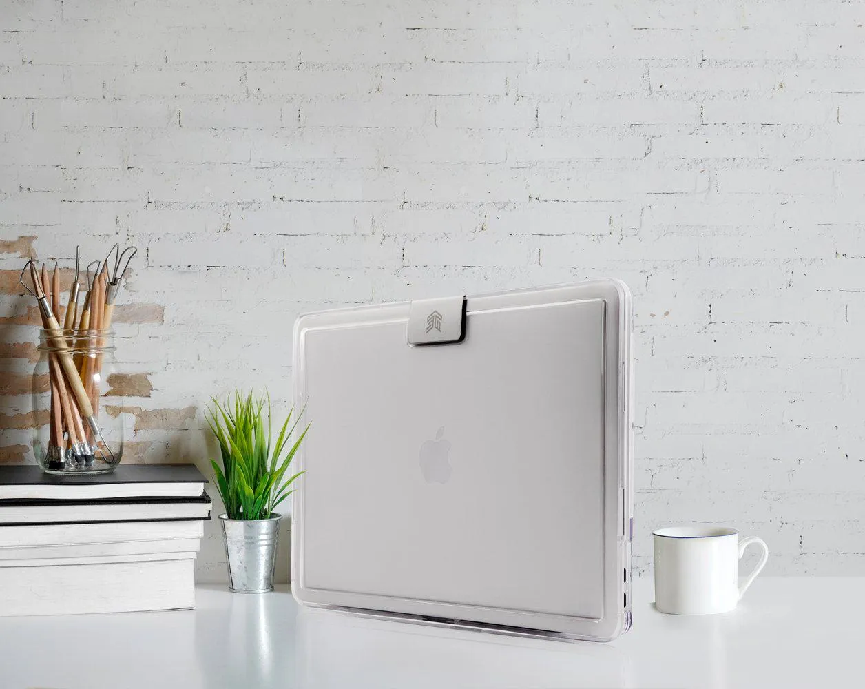 STM Hynt Sturdy Sophisticated Case Touchbar Clear for Macbook Pro 15